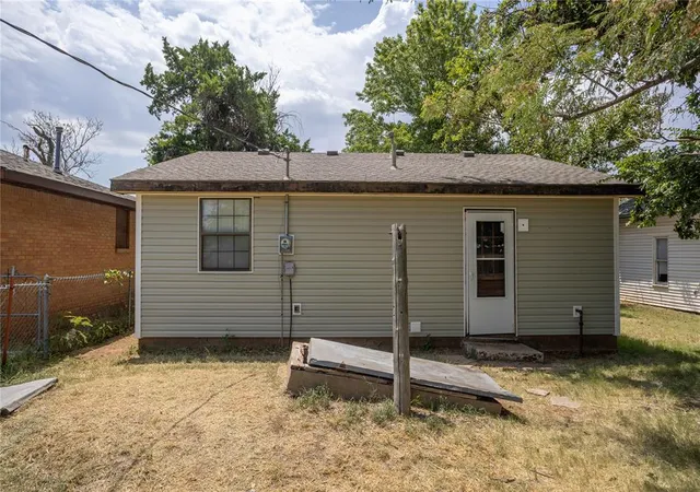 12th image of 415 W Franklin Ave, Weatherford, OK 73096 | MLS# 1242227