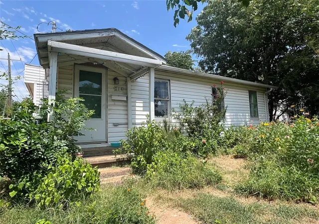 1st image of 714 W Georgia Ave, Chickasha, OK 73018 | MLS# 1242238