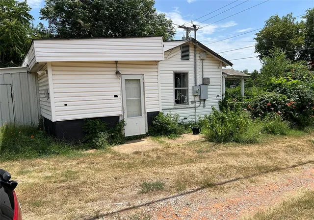 2nd image of 714 W Georgia Ave, Chickasha, OK 73018 | MLS# 1242238