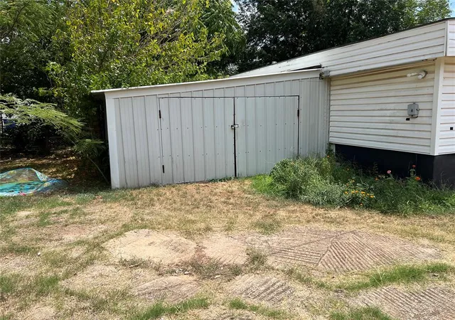 3rd image of 714 W Georgia Ave, Chickasha, OK 73018 | MLS# 1242238