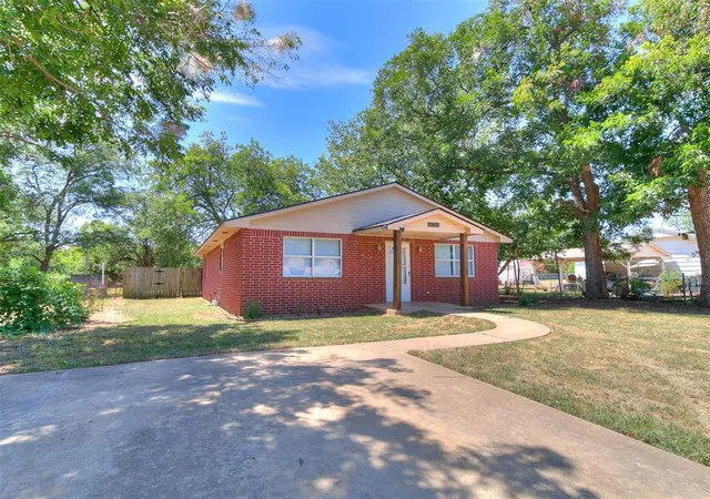 4th image of 1919 W Dakota Ave, Chickasha, OK 73018 | MLS# 1242240