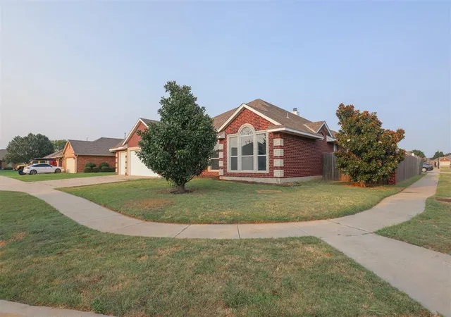 3rd image of 15816 Stepping Stone Ln, Oklahoma City, OK 73170 | MLS# 1242247