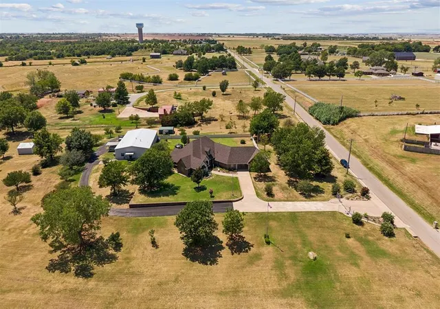2nd image of 2901 W Idaho Ave, Chickasha, OK 73018 | MLS# 1242249