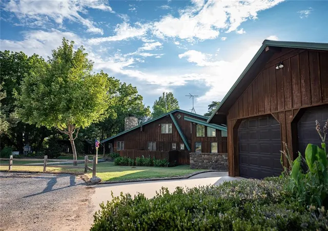 Photo 3 of Single family home for sale at 17996 N 2970 Road, Crescent, OK 73028 | MLS# 1242250 | Listing updated on 2026-10-19