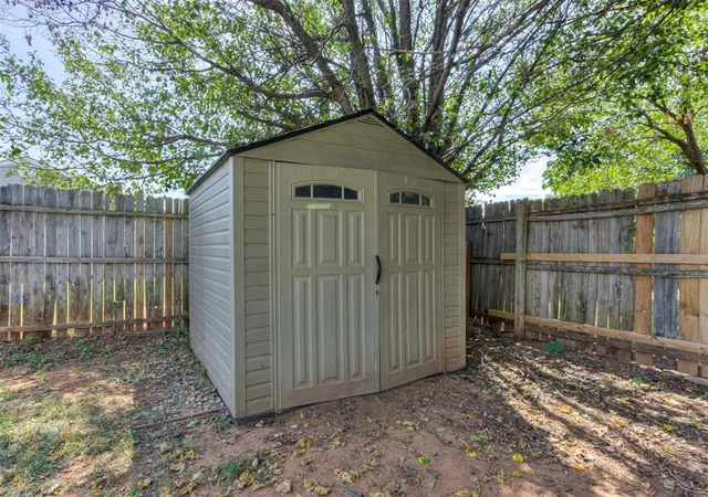 27th image of 920 Periwinkle Dr, Yukon, OK 73099 | MLS# 1242259