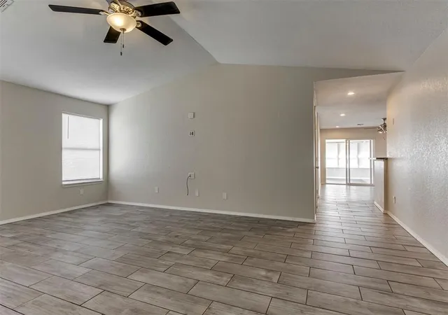 4th image of 920 Periwinkle Dr, Yukon, OK 73099 | MLS# 1242259