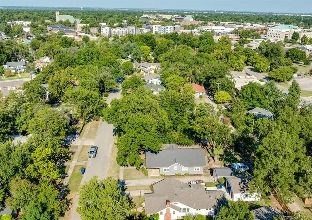 47th image of 311 Castro St, Norman, OK 73069 | MLS# 1242260