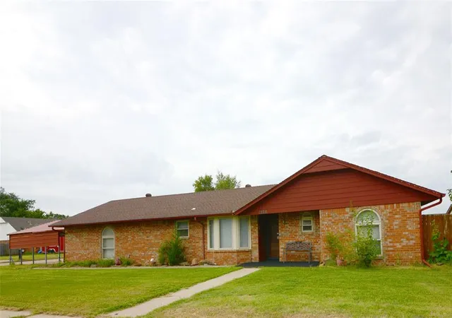 Photo 1 of Single family home for sale at 1224 Nw 6th Place, Moore, OK 73170 | MLS# 1242278 | Listing updated on 2026-10-01