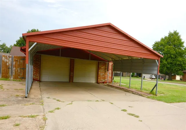 Photo 3 of Single family home for sale at 1224 Nw 6th Place, Moore, OK 73170 | MLS# 1242278 | Listing updated on 2026-10-01