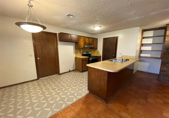 3rd image of 517 Peppertree Ln, Oklahoma City, OK 73110 | MLS# 1242285