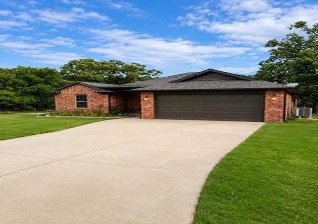 Photo 2 of Single family home for sale at 649 Franklin St, Jones, OK 73049 | MLS# 1242287 | Listing updated on 2026-08-11