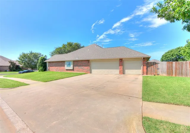 Photo 3 of Single family home for sale at 3120 Troon St, Norman, OK 73072 | MLS# 1242299 | Listing updated on 2026-10-06