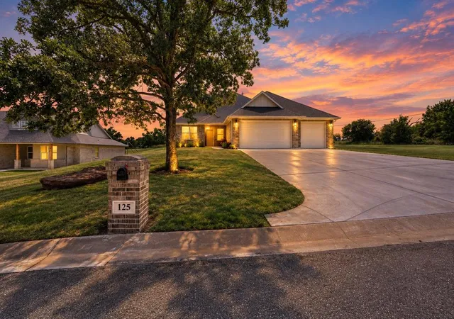 Photo 1 of Single family home for sale at 125 Canyon Crk Ln, Guthrie, OK 73044 | MLS# 1242317 | Listing updated on 2026-09-29
