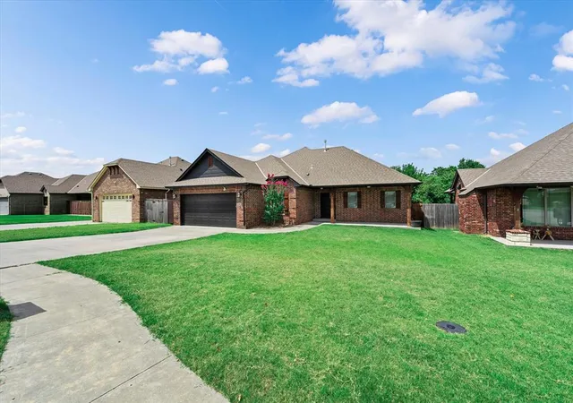 2nd image of 233 Timber Ln, Harrah, OK 73045 | MLS# 1242319