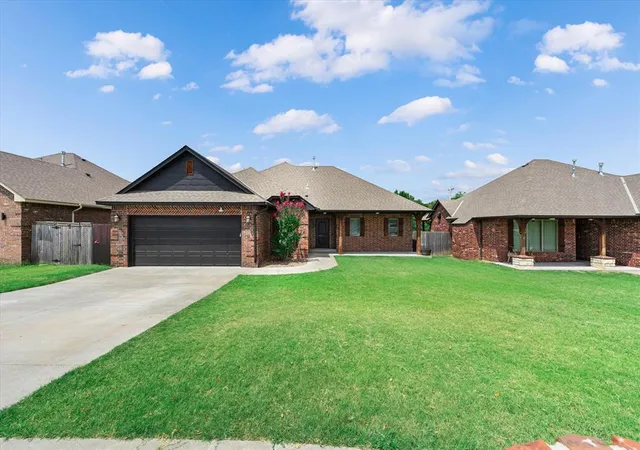 3rd image of 233 Timber Ln, Harrah, OK 73045 | MLS# 1242319