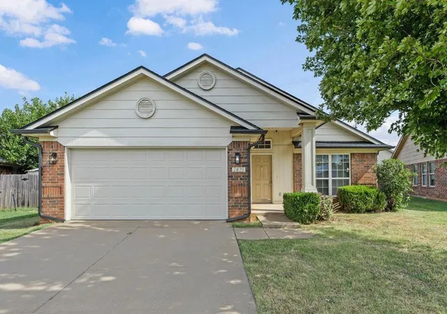 Single family home for sale at 2829 NW 182nd Street, Edmond, OK 73012 | MLS# 1242329