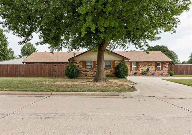 2nd image of 20555 Ember Ln, Harrah, OK 73045 | MLS# 1242330