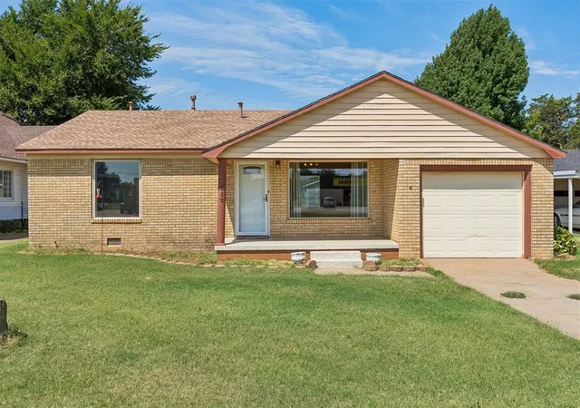 1st image of 417 S Grand St, Crescent, OK 73028 | MLS# 1242332