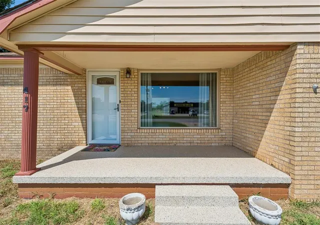 2nd image of 417 S Grand St, Crescent, OK 73028 | MLS# 1242332
