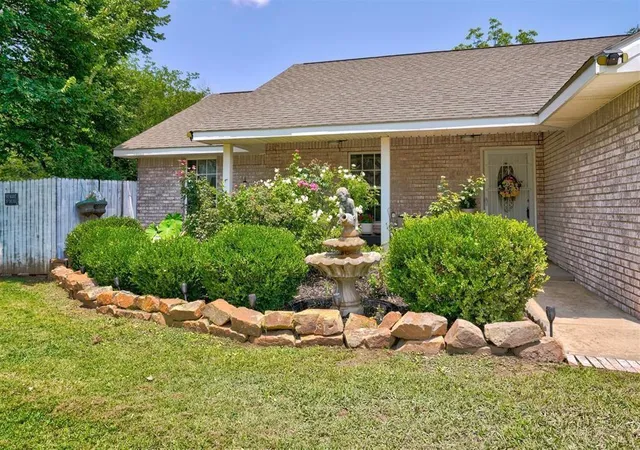 2nd image of 1602 Boren Blvd, Seminole, OK 74868 | MLS# 1242333