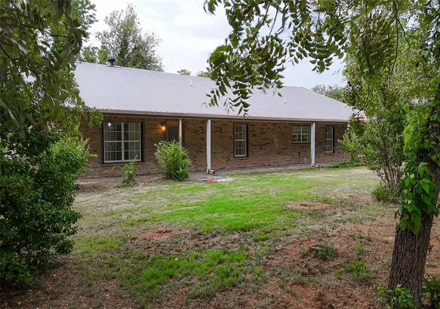 Photo 2 of Single family home for sale at 334169 E 1010 Road, Harrah, OK 73045 | MLS# 1242342 | Listing updated on 2026-08-28