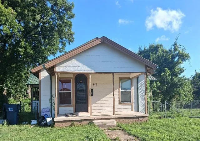 1st image of 611 W Strothers Ave, Seminole, OK 74868 | MLS# 1242343