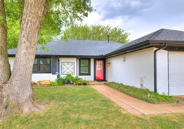 Photo 3 of Sale Pending at 509 Old English Rd, Edmond, OK 73003 | MLS# 1242347 | Listing updated on 2026-09-03