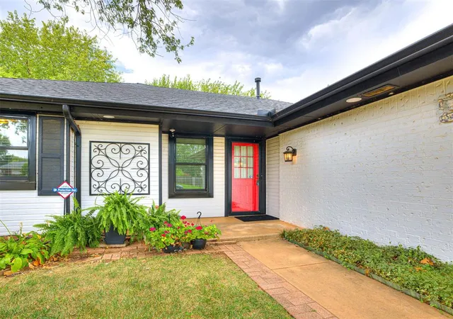 Photo 3 of Sale Pending at 509 Old English Rd, Edmond, OK 73003 | MLS# 1242347 | Listing updated on 2026-09-03
