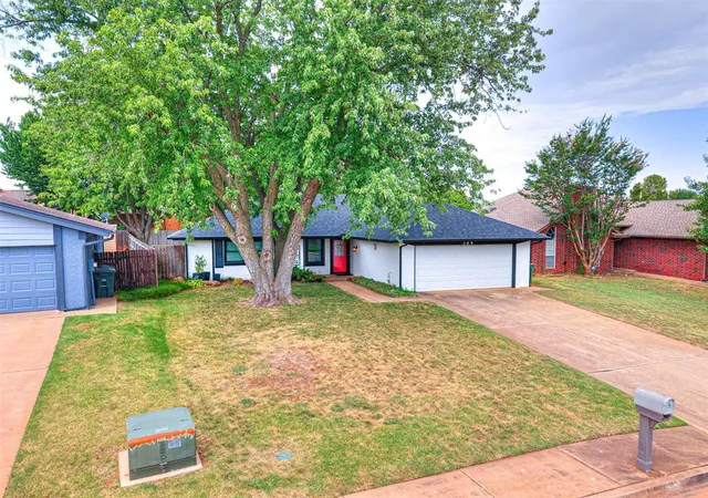 Photo 4 of Sale Pending at 509 Old English Rd, Edmond, OK 73003 | MLS# 1242347 | Listing updated on 2026-09-03