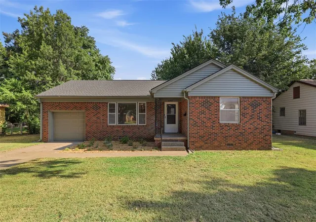 2nd image of 1207 Huntington Wy, Norman, OK 73069 | MLS# 1242350