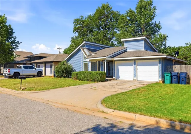 2nd image of 8925 N Eagle Ln, Oklahoma City, OK 73132 | MLS# 1242353