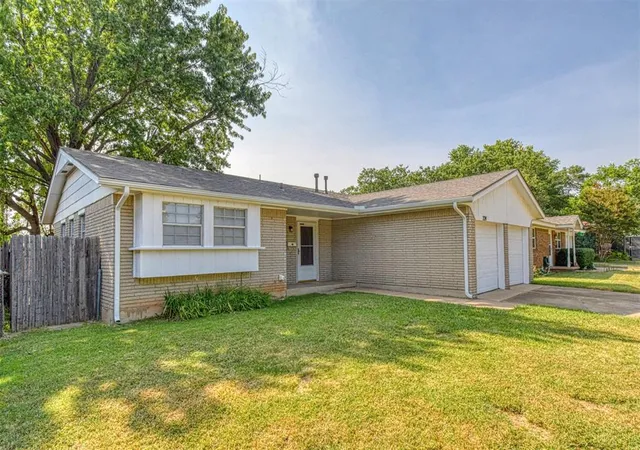 2nd image of 224 Atterberry Dr, Norman, OK 73071 | MLS# 1242354