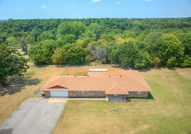 1st image of 2905 N Henney Rd, Choctaw, OK 73020 | MLS# 1242355