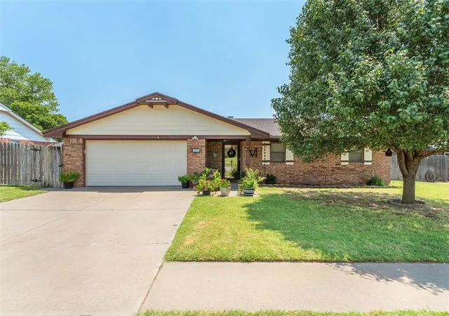 2nd image of 1006 Stonegate Dr, Weatherford, OK 73096 | MLS# 1242356