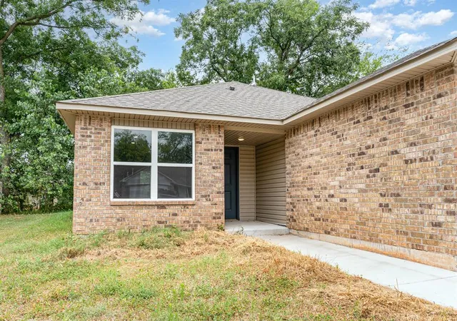 3rd image of 840 Highgarden Cir, Noble, OK 73068 | MLS# 1242370