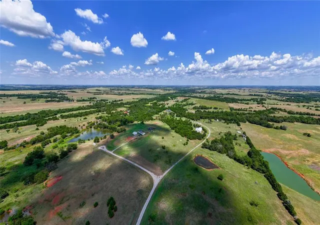 4th image of 5311 Springfield Dr, Guthrie, OK 73044 | MLS# 1242375