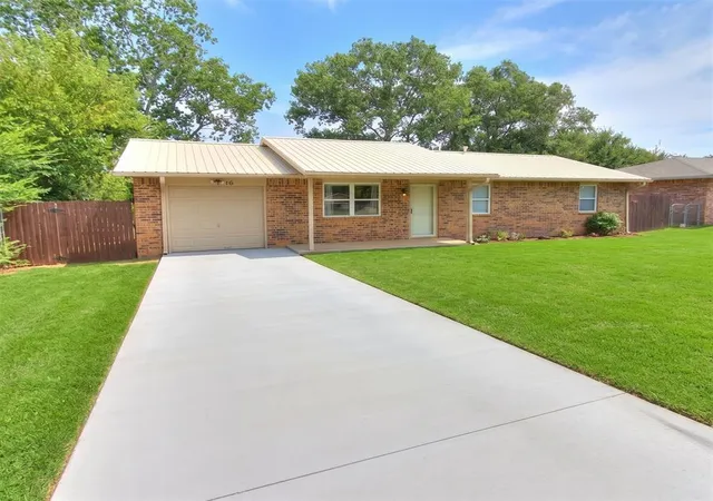 Single family home for sale at 16 Sue Ln, McLoud, OK 74851 | MLS# 1242376