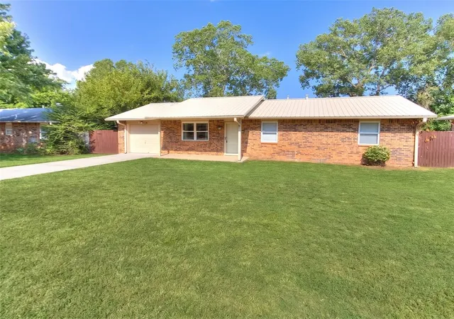 Photo 2 of Single family home for sale at 16 Sue Ln, Mc Loud, OK 74851 | MLS# 1242376 | Listing updated on 2026-09-12