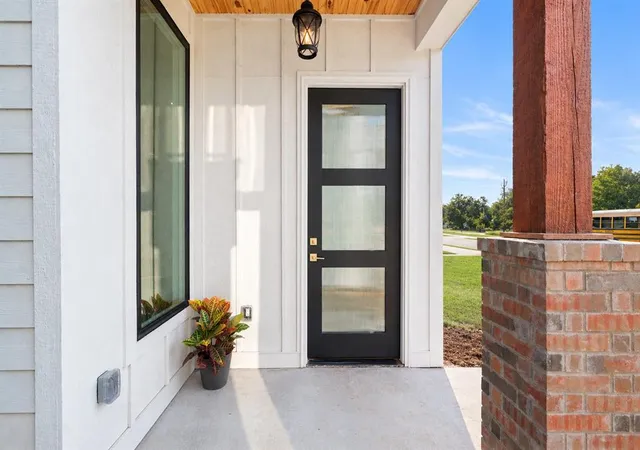 Photo 3 of Single family home for sale at 731 W Main St, Edmond, OK 73003 | MLS# 1242378 | Listing updated on 2026-08-19