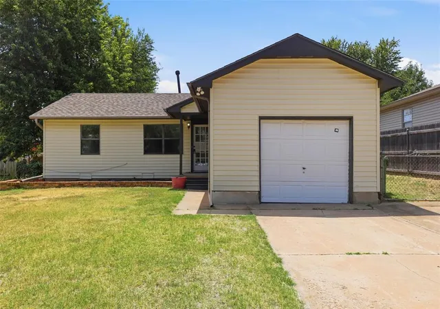 1st image of 102 Belisle Ave, Yukon, OK 73099 | MLS# 1242381
