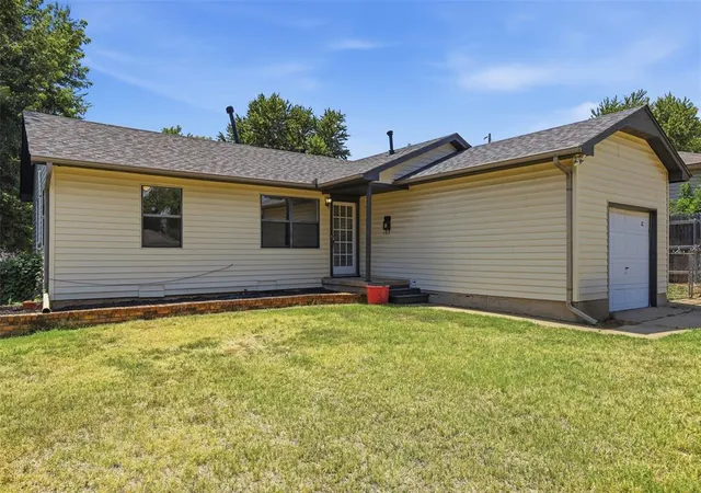 2nd image of 102 Belisle Ave, Yukon, OK 73099 | MLS# 1242381