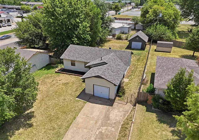 4th image of 102 Belisle Ave, Yukon, OK 73099 | MLS# 1242381