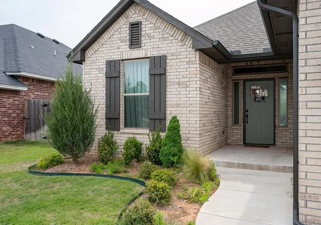 1st image of 4604 Bermuda Dr, Mustang, OK 73064 | MLS# 1242415