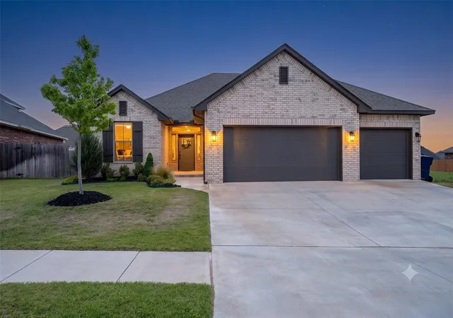 2nd image of 4604 Bermuda Dr, Mustang, OK 73064 | MLS# 1242415