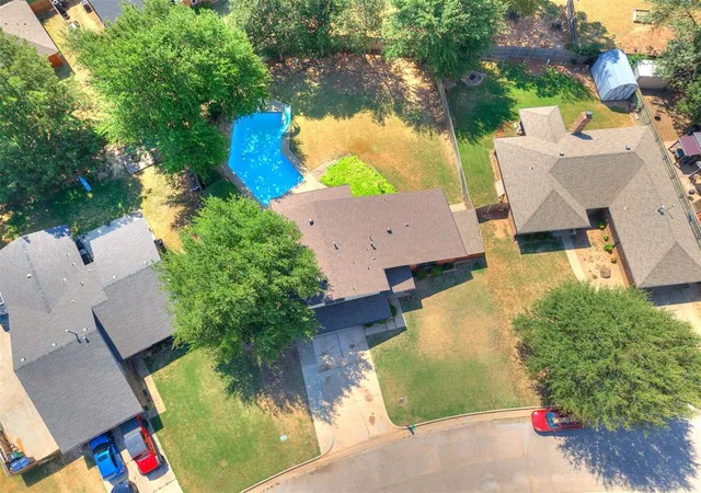 2nd image of 11708 Oakdale St, Yukon, OK 73099 | MLS# 1242416