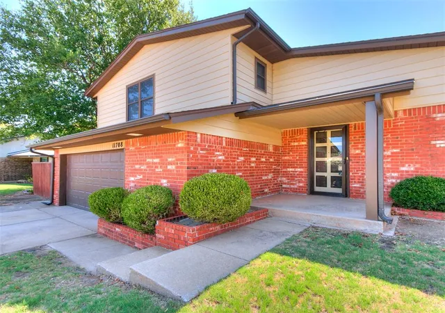 3rd image of 11708 Oakdale St, Yukon, OK 73099 | MLS# 1242416