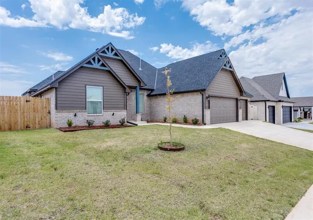 2nd image of 9208 Sw 35 St, Oklahoma City, OK 73179 | MLS# 1242419