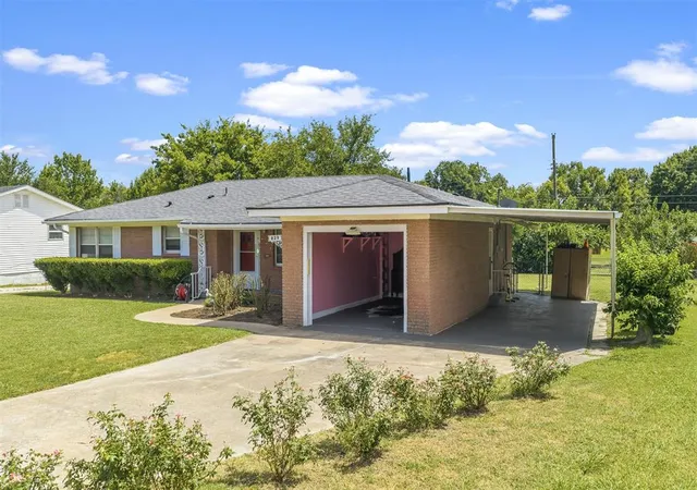 2nd image of 829 W 22nd St, Ada, OK 74820 | MLS# 1242424