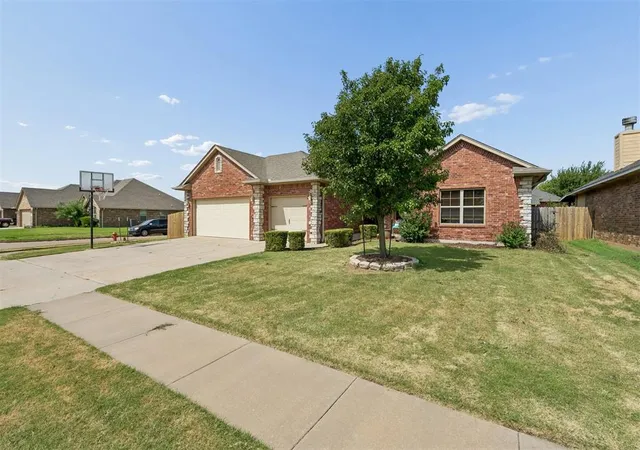 Photo 2 of Single family home for sale at 709 Blue Ridge Rd, Moore, OK 73160 | MLS# 1242425 | Listing updated on 2026-08-31