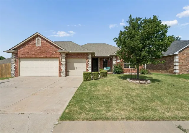 Photo 4 of Single family home for sale at 709 Blue Ridge Rd, Moore, OK 73160 | MLS# 1242425 | Listing updated on 2026-08-31